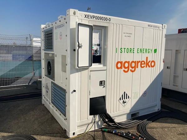 Energy storage unit, with Aggreko branding on side.